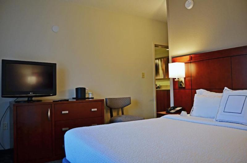 فندق Courtyard By Marriott Burlington