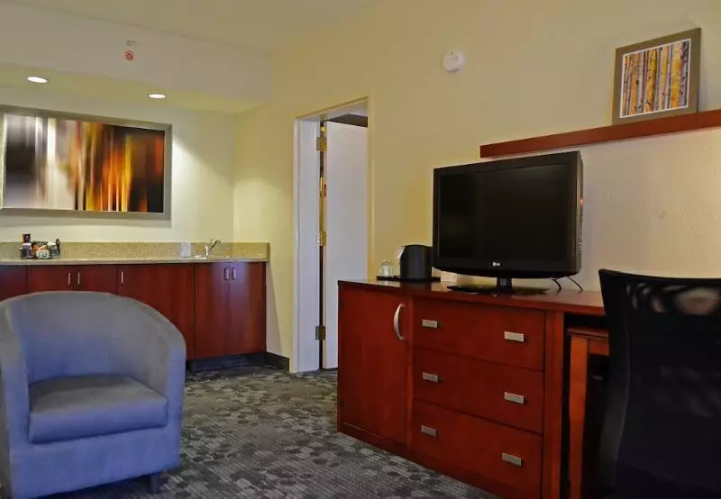 호텔 Courtyard By Marriott Burlington