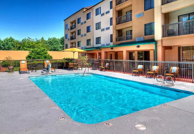 호텔 Courtyard By Marriott Burlington