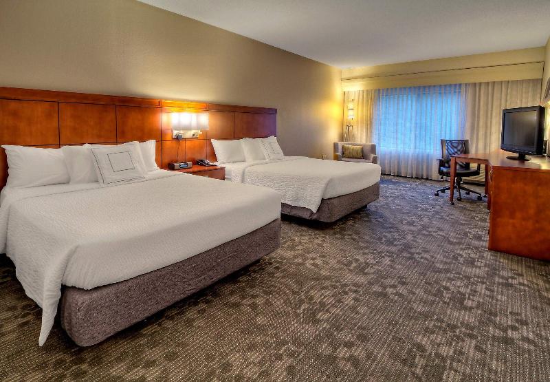 فندق Courtyard By Marriott Burlington