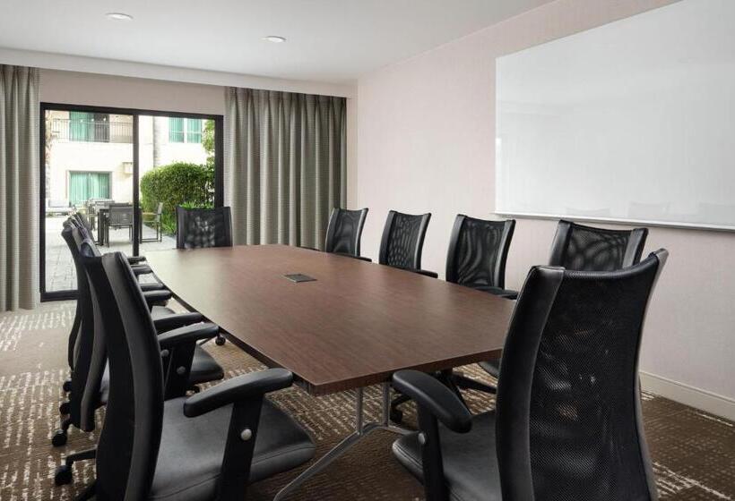 فندق Courtyard By Marriott Los Angeles Pasadena Old Town