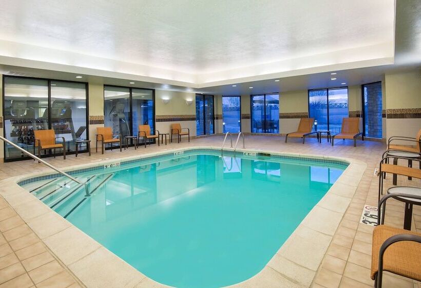 فندق Courtyard By Marriott Springfield Airport
