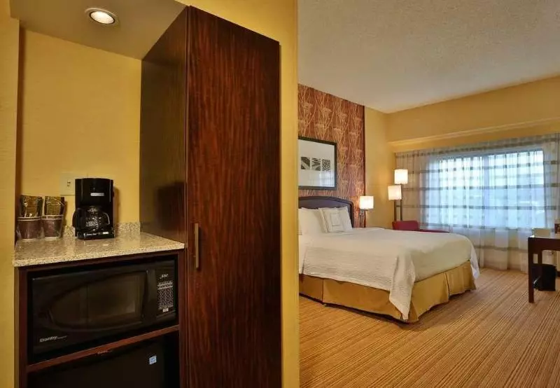 Hotel Courtyard By Marriott Springfield Airport