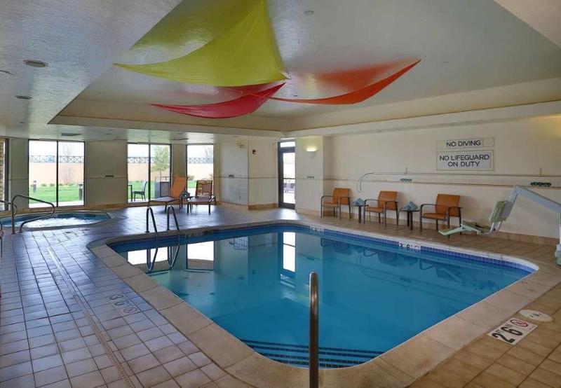 فندق Courtyard By Marriott Springfield Airport