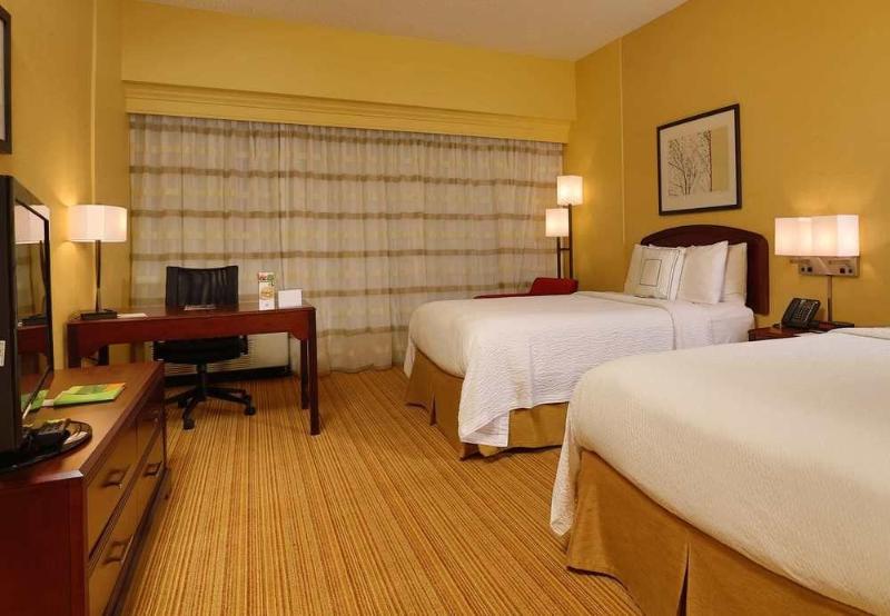 فندق Courtyard By Marriott Springfield Airport