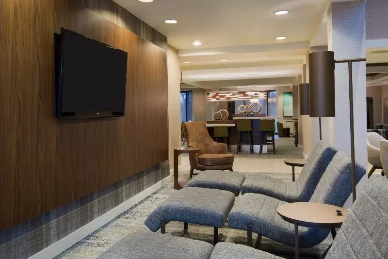 Hotel Courtyard By Marriott Springfield Airport