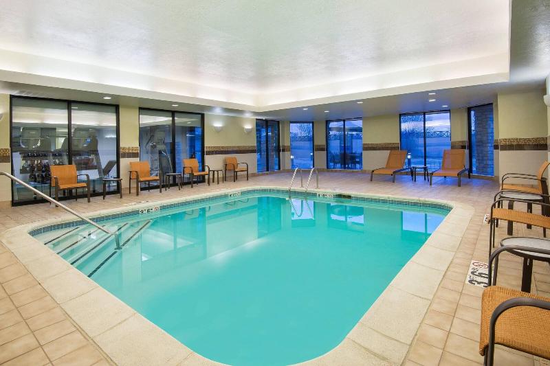 فندق Courtyard By Marriott Springfield Airport