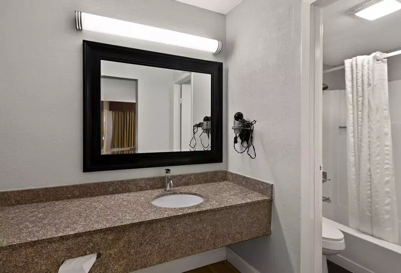 호텔 Econo Lodge White Pine Morristown I81 & I40 Split