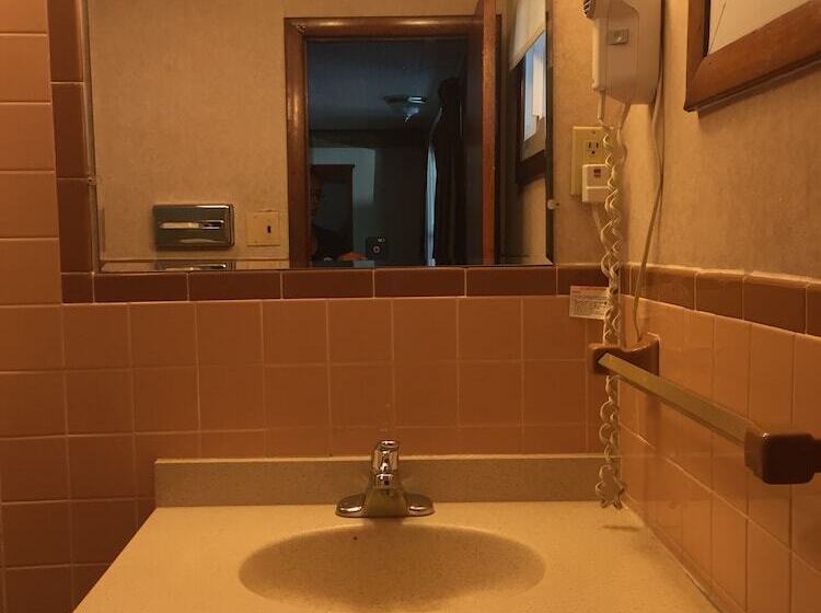 Мотель Fairbridge Inn Express