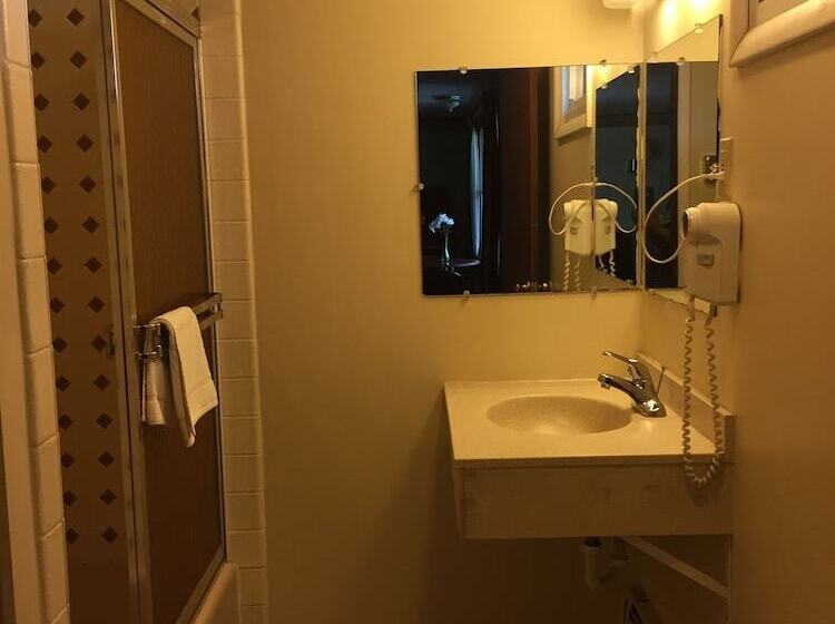 Мотель Fairbridge Inn Express