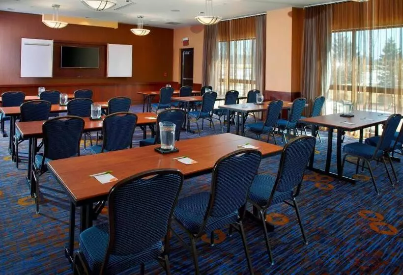 호텔 Courtyard Daytonuniversity Of Dayton