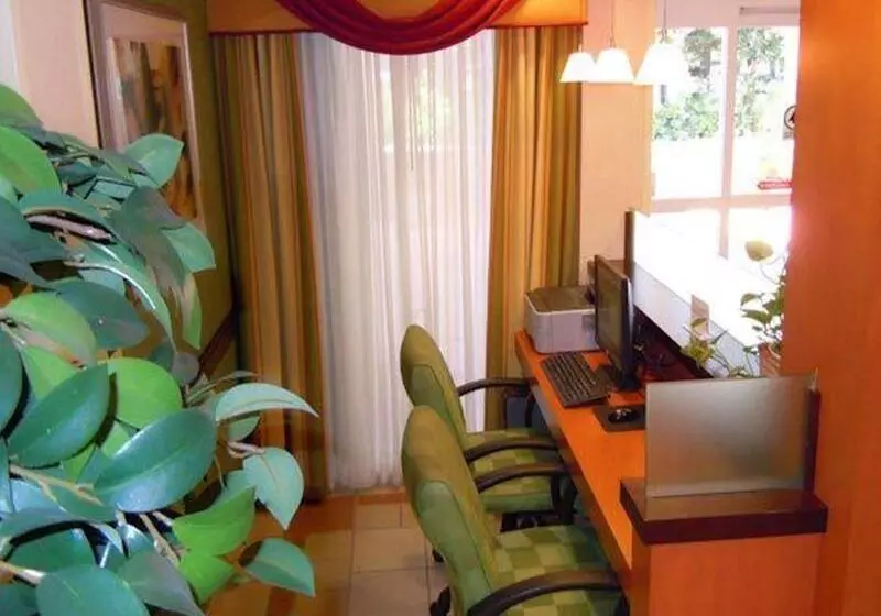 ホテル Fairfield Inn & Suites Ukiah Mendocino County