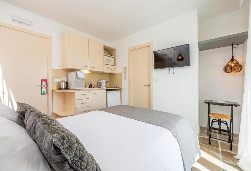 هتل La Casa De La Favorita