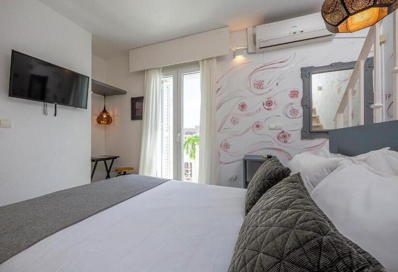 هتل La Casa De La Favorita