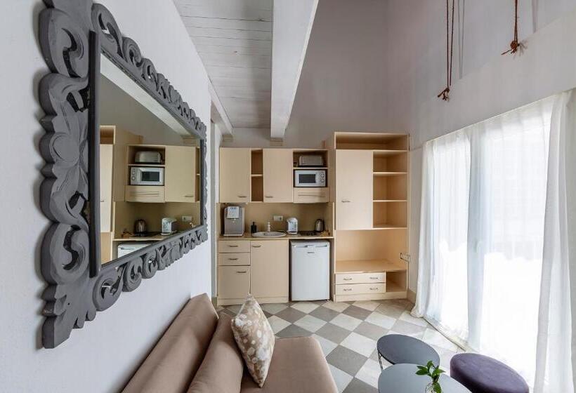 هتل La Casa De La Favorita