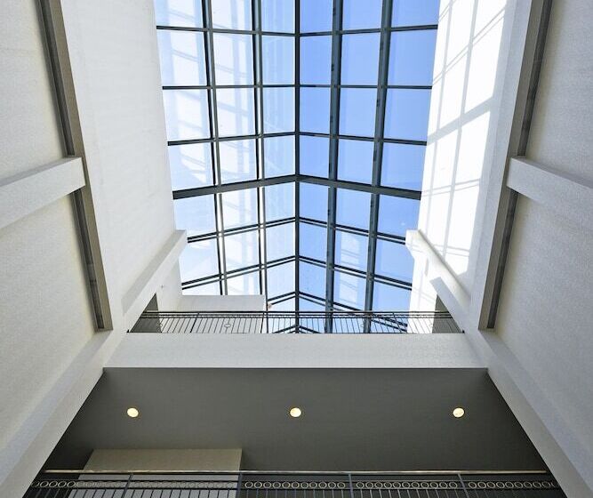 Maron Hotel & Suites