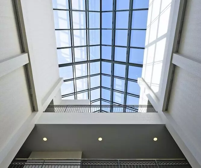 Maron Hotel & Suites