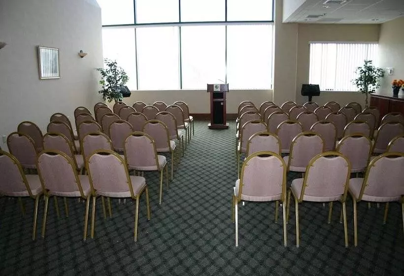 Maron Hotel & Suites