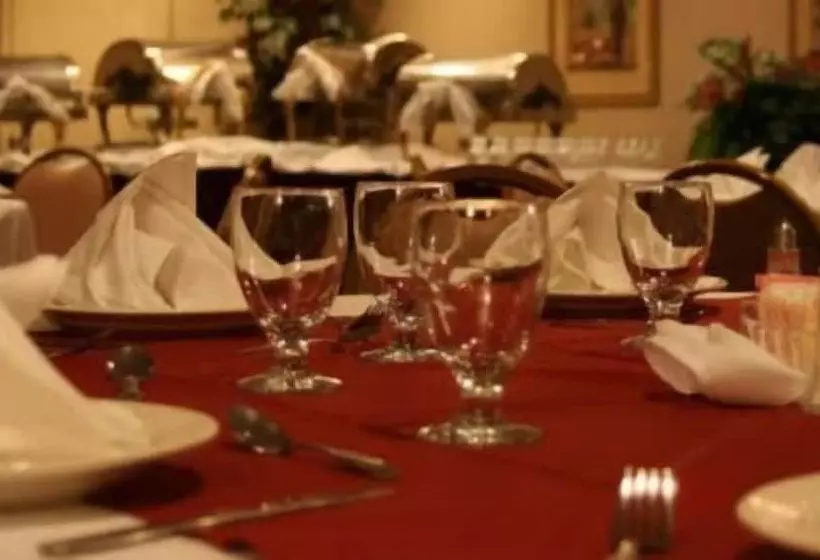 Maron Hotel & Suites