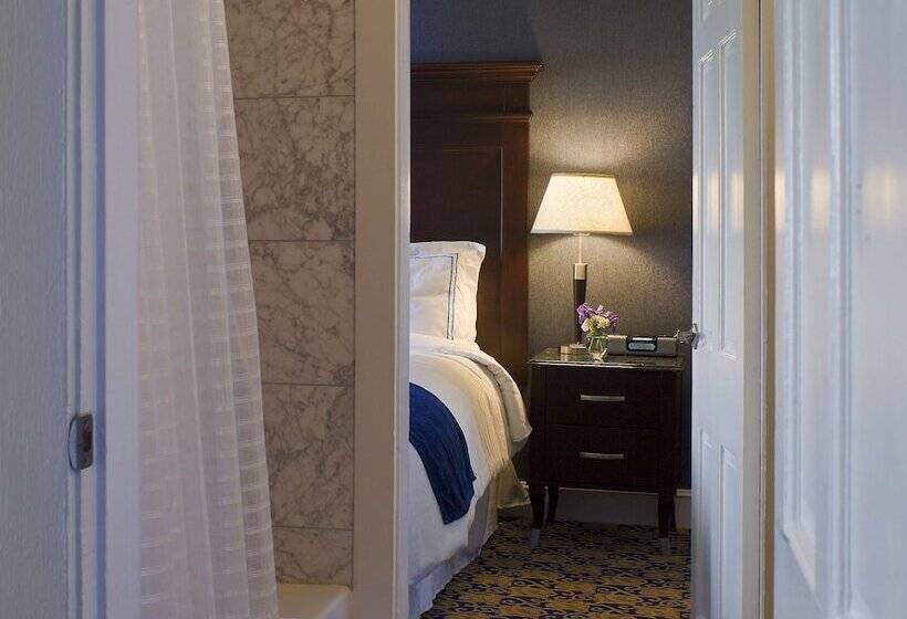 Newport Beach Hotel & Suites