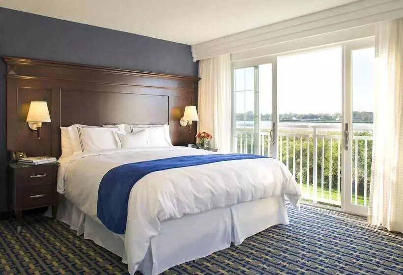 Newport Beach Hotel & Suites