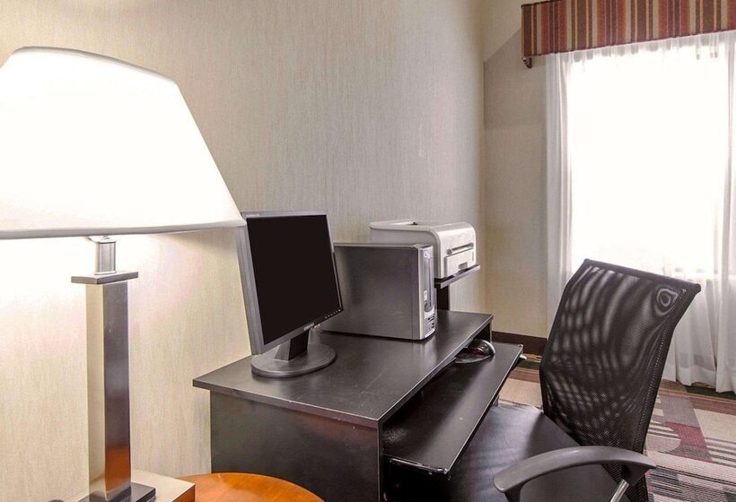 Отель Quality Inn & Suites