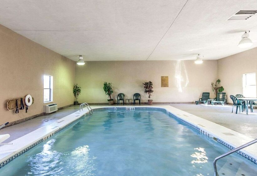 Отель Quality Inn & Suites