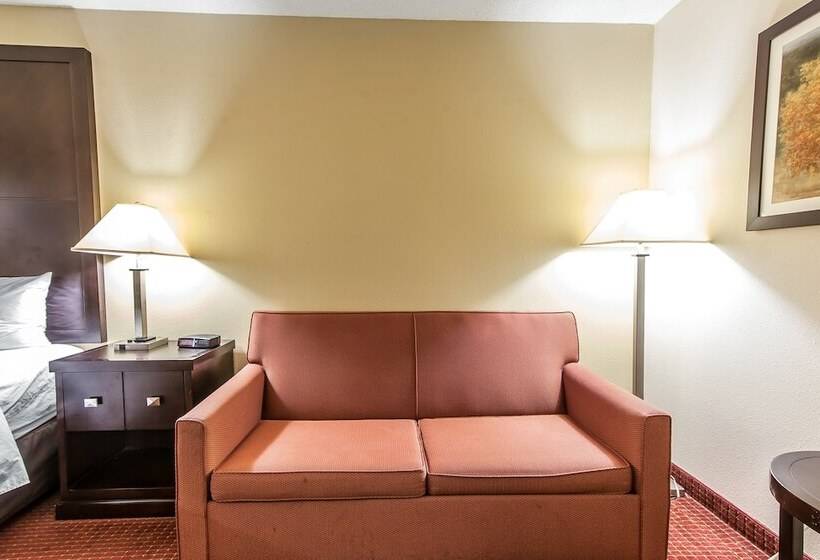 Отель Quality Inn & Suites