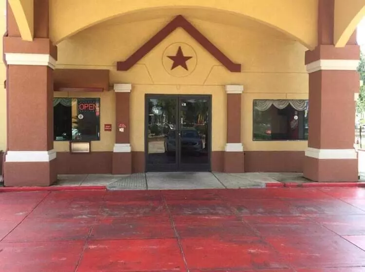 Отель Scottish Inn & Suites Hobby Airport