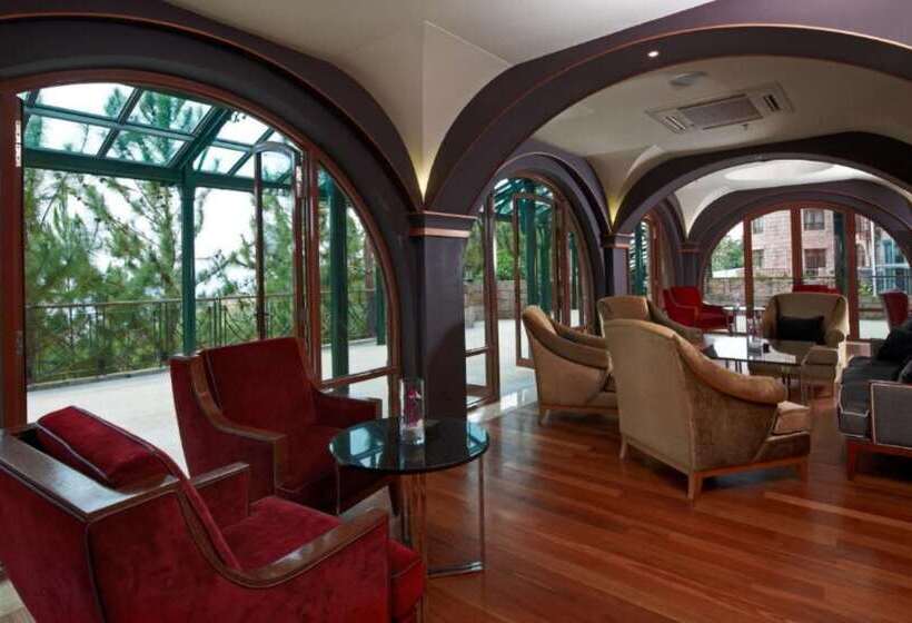 酒店 The Chateau Spa & Wellness Resort