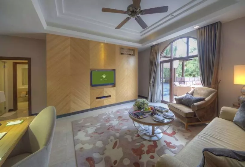 Отель The Chateau Spa & Wellness Resort