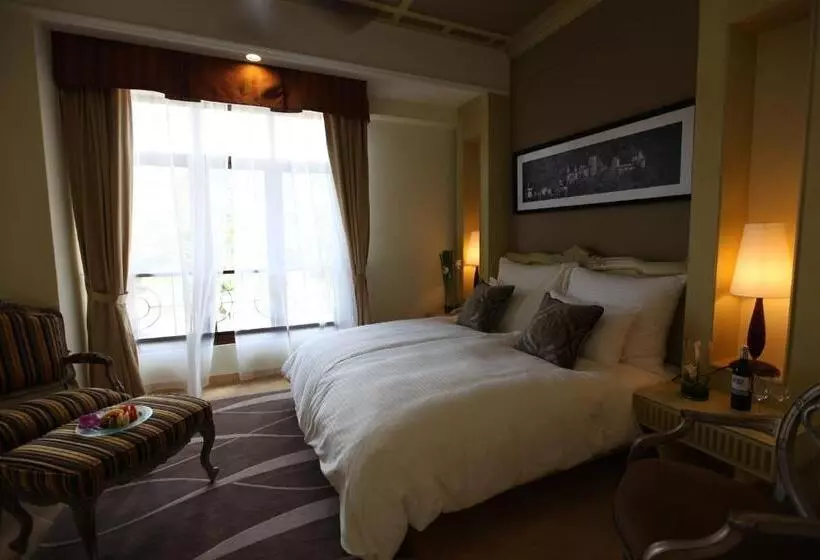 Отель The Chateau Spa & Wellness Resort