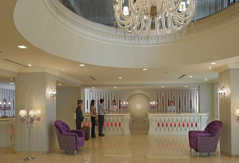 酒店 The Chateau Spa & Wellness Resort