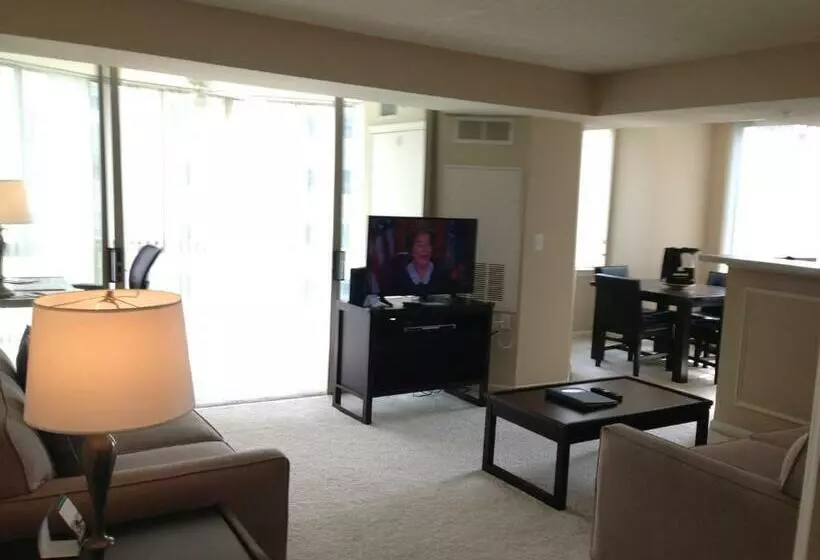 National At Ballston Metro