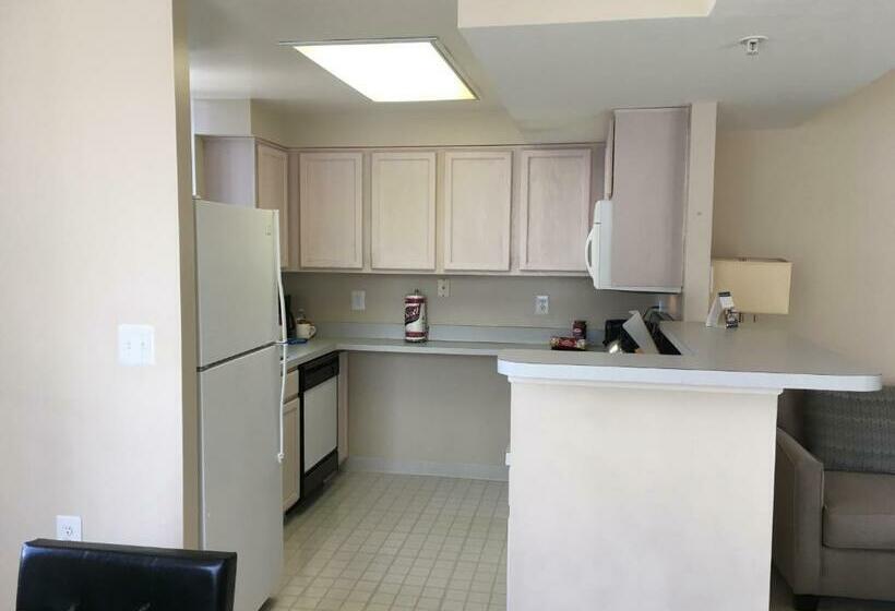 National At Ballston Metro