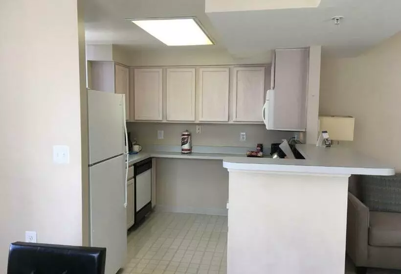 National At Ballston Metro