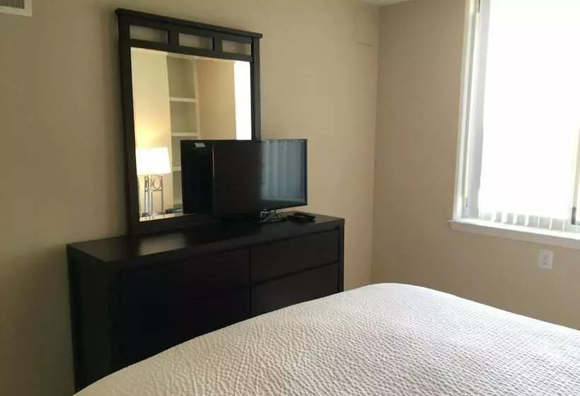 National At Ballston Metro