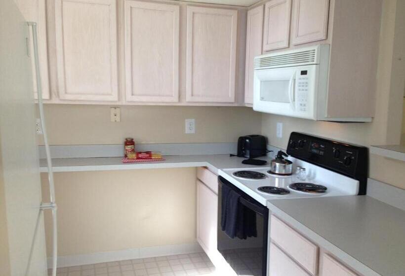 National At Ballston Metro