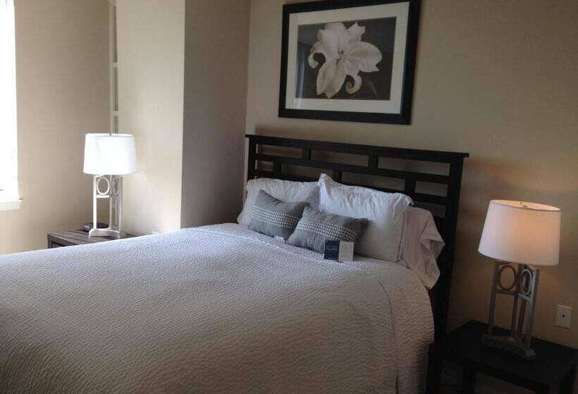 National At Ballston Metro