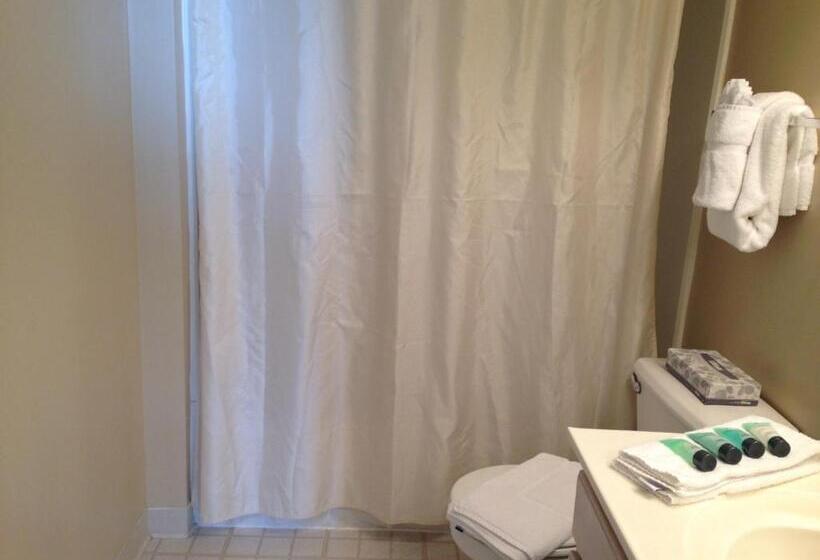 National At Ballston Metro