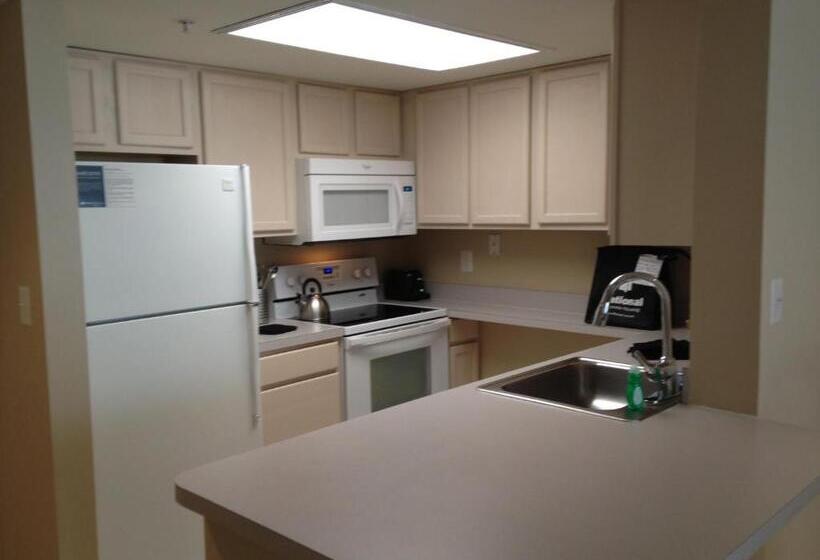 National At Ballston Metro