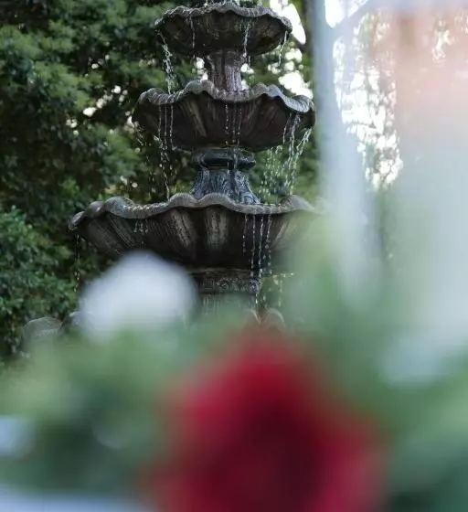 تختخواب و صبحانه The Inn On Front Street