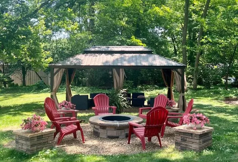 تختخواب و صبحانه The Inn On Front Street