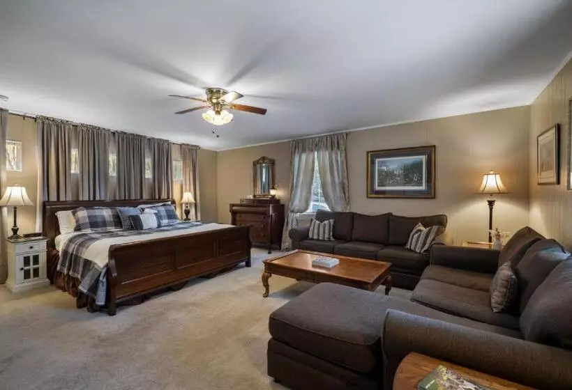 تختخواب و صبحانه The Inn On Front Street