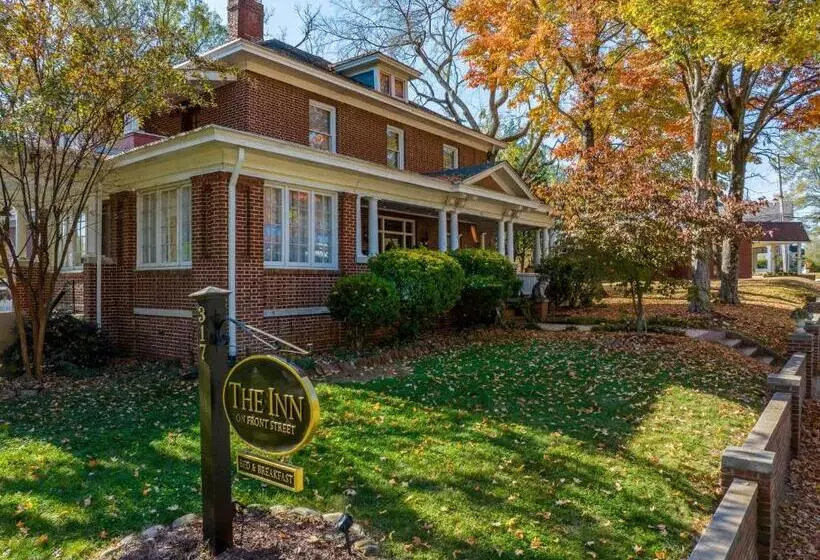 تختخواب و صبحانه The Inn On Front Street