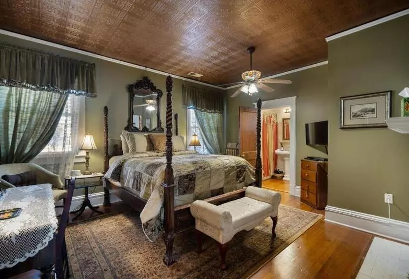 تختخواب و صبحانه The Inn On Front Street