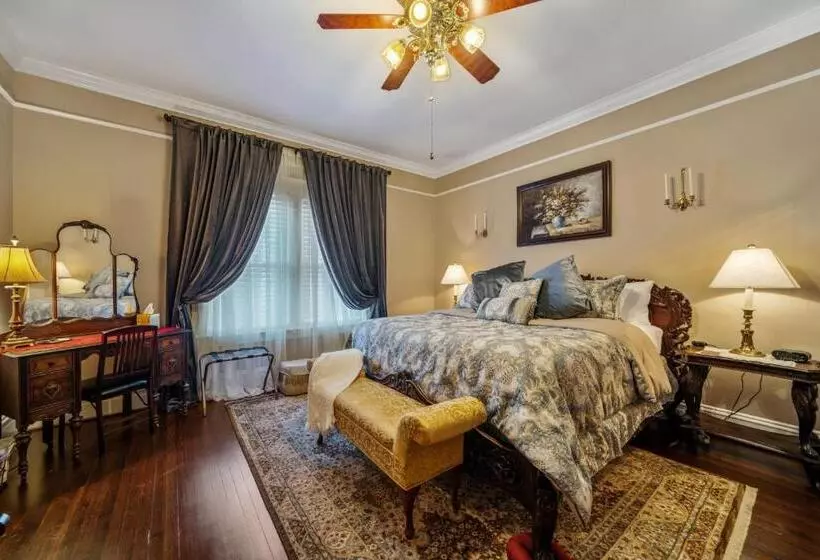 تختخواب و صبحانه The Inn On Front Street