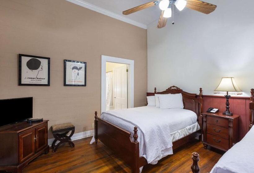 فندق Coombs Inn & Suites