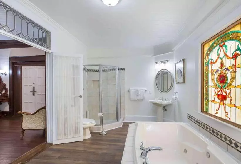 בית מלון כפרי Coombs Inn & Suites