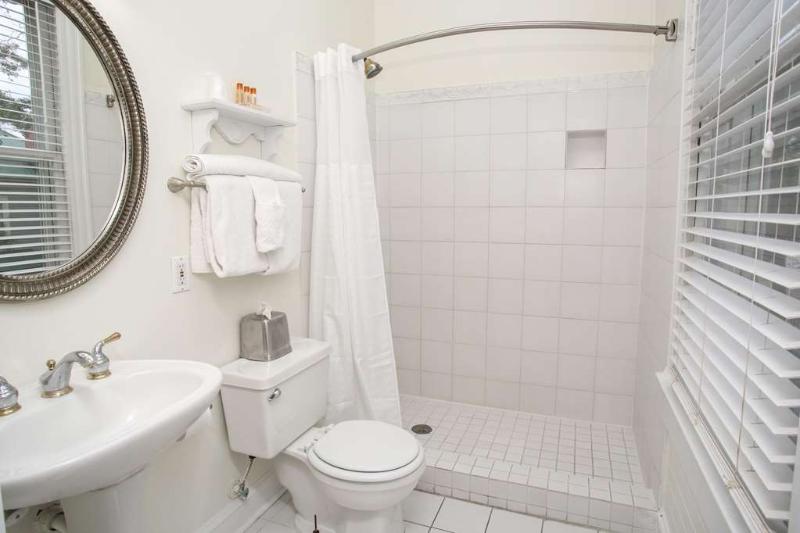 فندق Coombs Inn & Suites